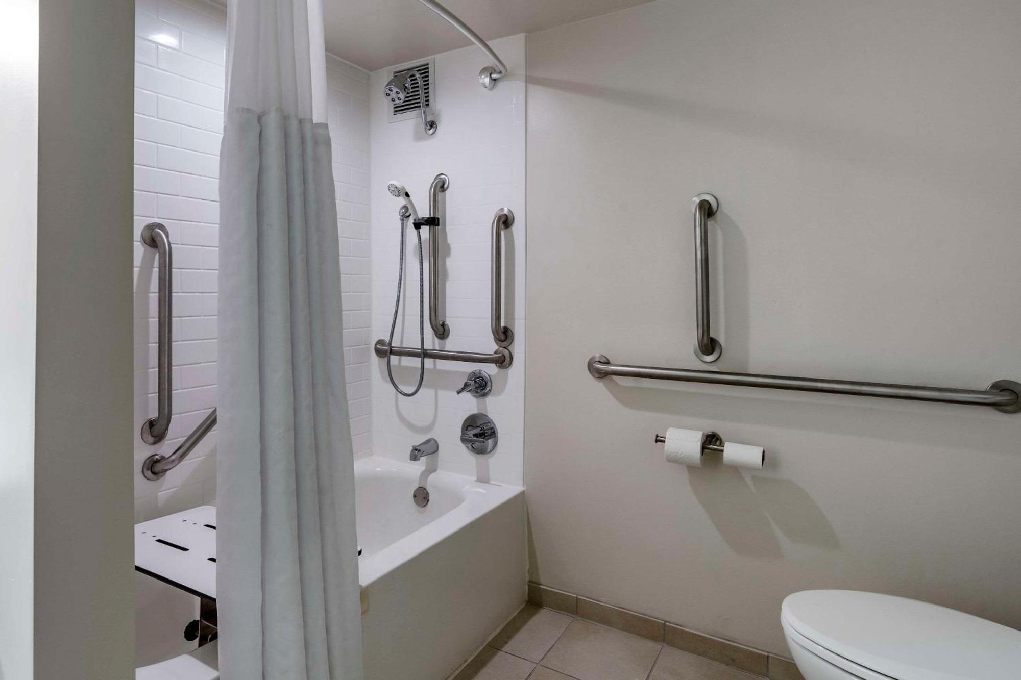 Quality Inn Lexington -Horse Park Экстерьер фото